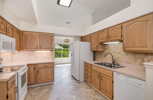 1200 Continental Ave, Melbourne FL  32940-6703 exterior