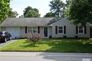 622 Hawkins Rd, Selden, NY 11784-2209