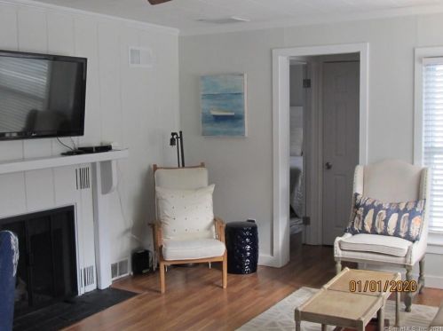11 Bond St, Niantic, CT 06357-3703