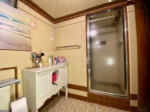 27 Union Ave, Nutley NJ  07110-3325 exterior