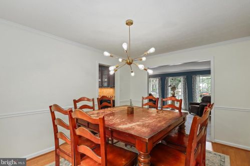 1426 Cellar Crk Way, Herndon VA  20170-2805 exterior