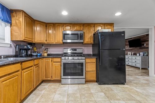 208 Margaret Ave, Evans City PA  16033-9262 exterior