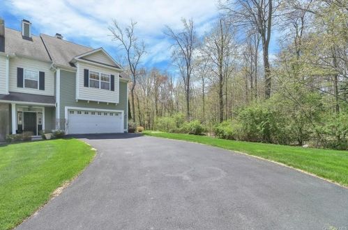 26 High Ridge Ln, Middletown, NY 10940-2673