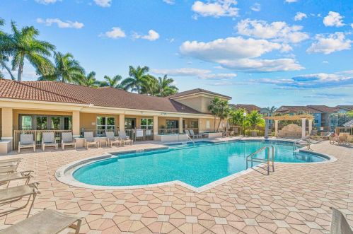 721 Villa Cir, Boynton Beach FL  33435-8914 exterior