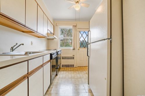 13 Berkshire Rd, Bethpage NY  11714-1025 exterior