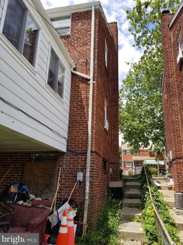 4367 Dubois Pl, Washington, DC 20019-4264