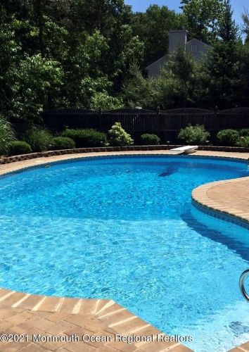 176 Cottage Pl, Bricktown, NJ 08724-4302