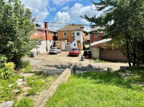 2113 Orchard St, Whitaker PA  15120-2603 exterior