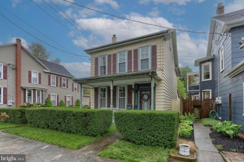 273 Main St, Hummelstown, PA 17036-1721