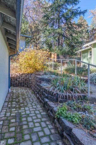708 Doris Dr, Grass Valley CA  95945-5524 exterior