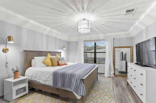 1502 Meadow Glen St, Richardson TX  75081-2541 exterior