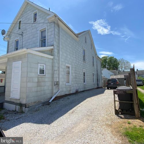 5 Academy St, Hanover, PA 17331-2202