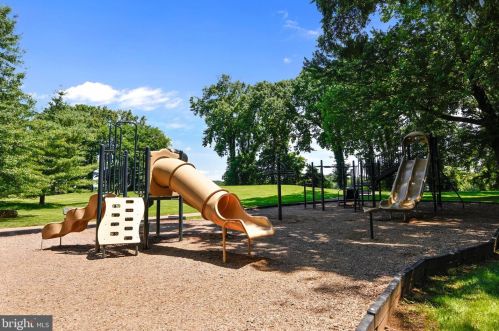 43527 Butler Pl, Leesburg VA 20176-7428 exterior