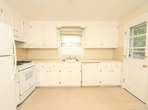 45 Palmer St, Bridgeport, CT 06606-2435