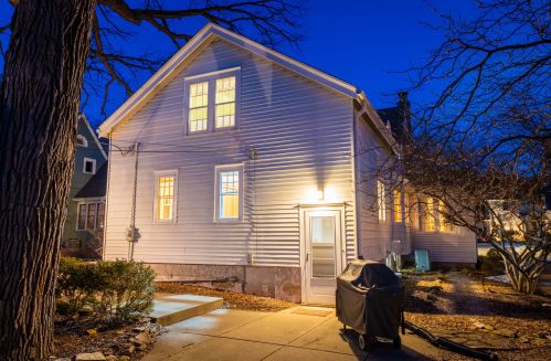 1919 Church St, Milwaukee WI 53213-2129 exterior