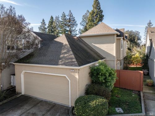 2157 Naomi Pl, Santa Rosa, CA 95403-9499
