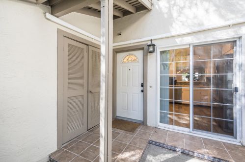 19236 Vineyard Ln, Saratoga, CA 95070-4542