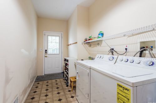 54 Casey Ln, Mount Sinai NY  11766-2336 exterior