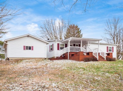 8090 Rdg Rd, Zanesville OH  43701-7869 exterior