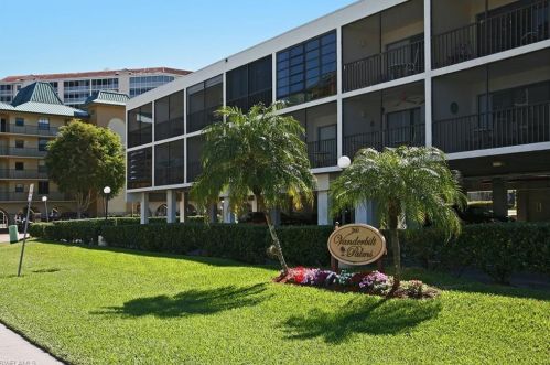 260 Southbay Dr, Naples FL  34108-2342 exterior