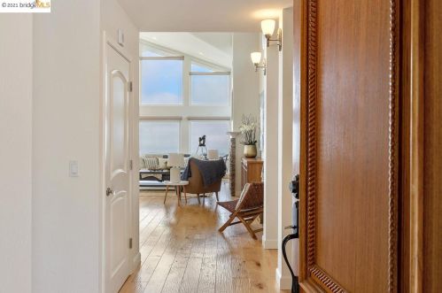 75 Chadbourne Way, Oakland, CA 94619-2301