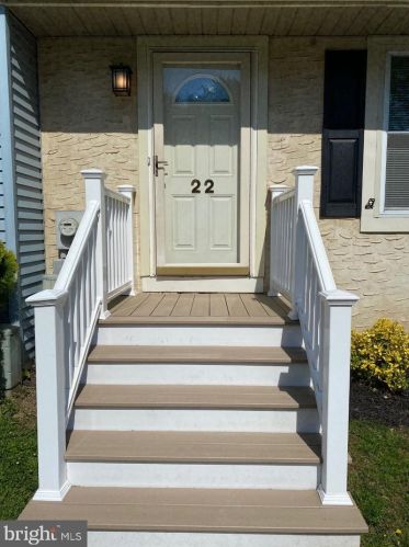 22 Carolina Ct, Wilmington, DE 19808-4074