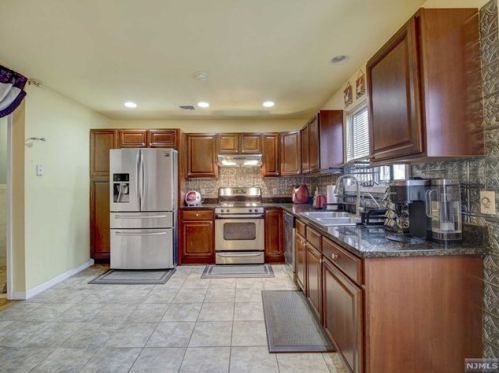 415 Washington Ave, Cliffside Park NJ  07010-1815 exterior