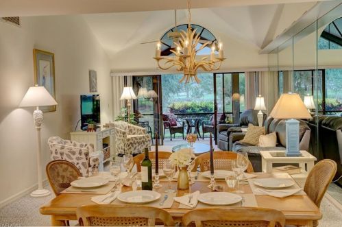 40 Water Oaks Way, Naples, FL 34105-7158