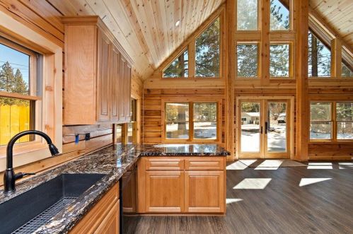 305 North Shore Dr, Big Bear City CA  92314-9792 exterior