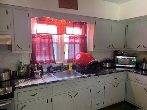 29 Meriline Ave, Newburgh NY  12553-6519 exterior