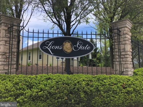 33 Chancery Ct, Souderton PA  18964-2903 exterior