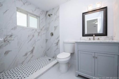 1124 70th Pl, Hialeah FL  33014-5113 exterior