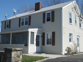 27 Benson St, Bridgeport, CT 06606-4905