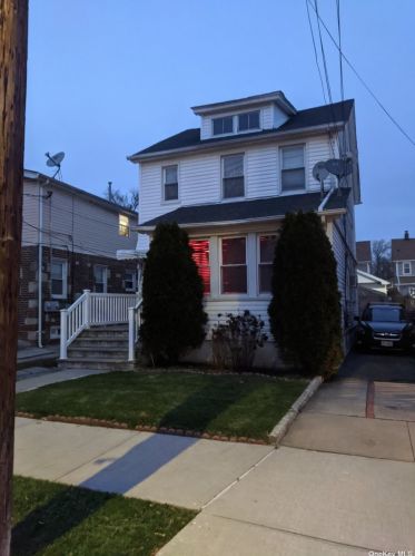 240-35 141st Ave, Jamaica, NY 11422-4712