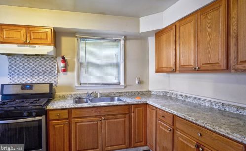 6833 Lee Ave, Camden NJ  08110-6122 exterior