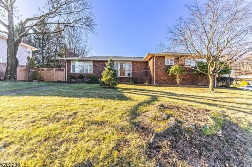 262 Overmount Ave, West Paterson NJ  07424-3284 exterior