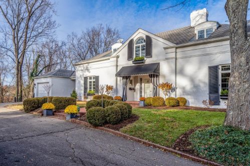 2680 Grandin Pl, Cincinnati, OH 45208-3400