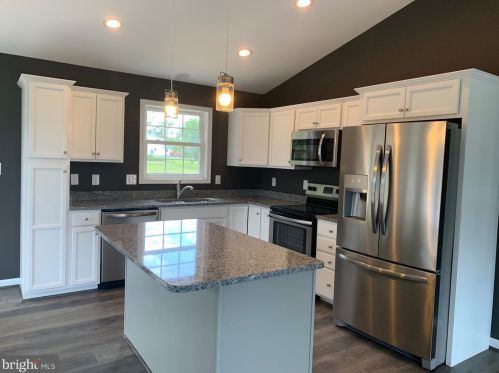 1198 Happy Ridge Dr, Front Royal VA  22630-5302 exterior