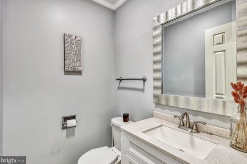 1015 Country Club Rd, Camp Hill PA  17011-1049 exterior