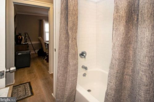 221 Kings Hwy, Camden NJ  08106-1616 exterior