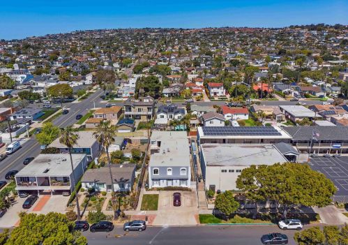 1320 Felspar St, San Diego CA  92109-3004 exterior