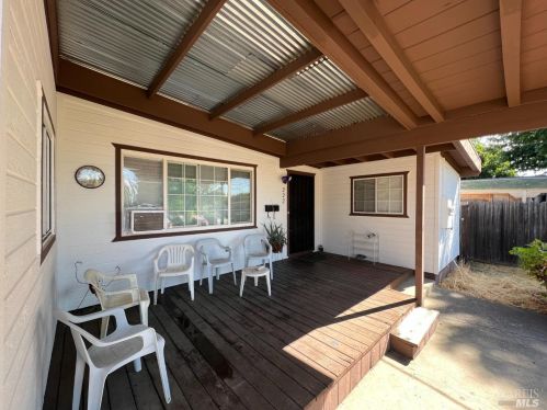 222 Garrett Dr, Ukiah, CA 95482-3837