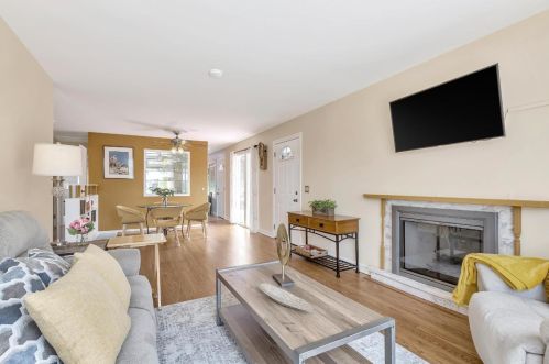 2671 Cottonwood Dr, San Bruno CA  94066-2619 exterior