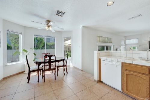 272 Sparrow St, Vacaville CA  95687-7225 exterior