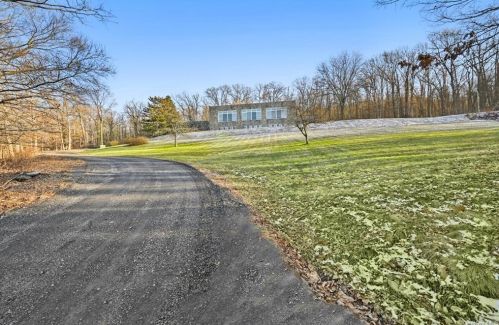 60 Fawn Hill Rd, Cornwall, NY 12518-1900