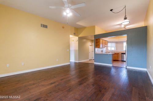 8712 Kenyon Terrace Dr, Tucson, AZ 85710-4084