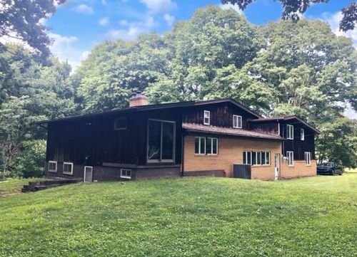 21 Elliot Rd, Hermitage, PA 16159-2003