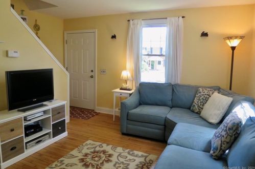 104 Sylvan Knoll Rd, Stamford, CT 06902-5314