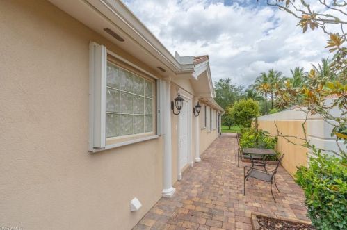 7625 Rozzini Ln, Naples, FL 34114-2676