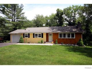 2 Bella Rd, Kent Lakes, NY 10512-1004